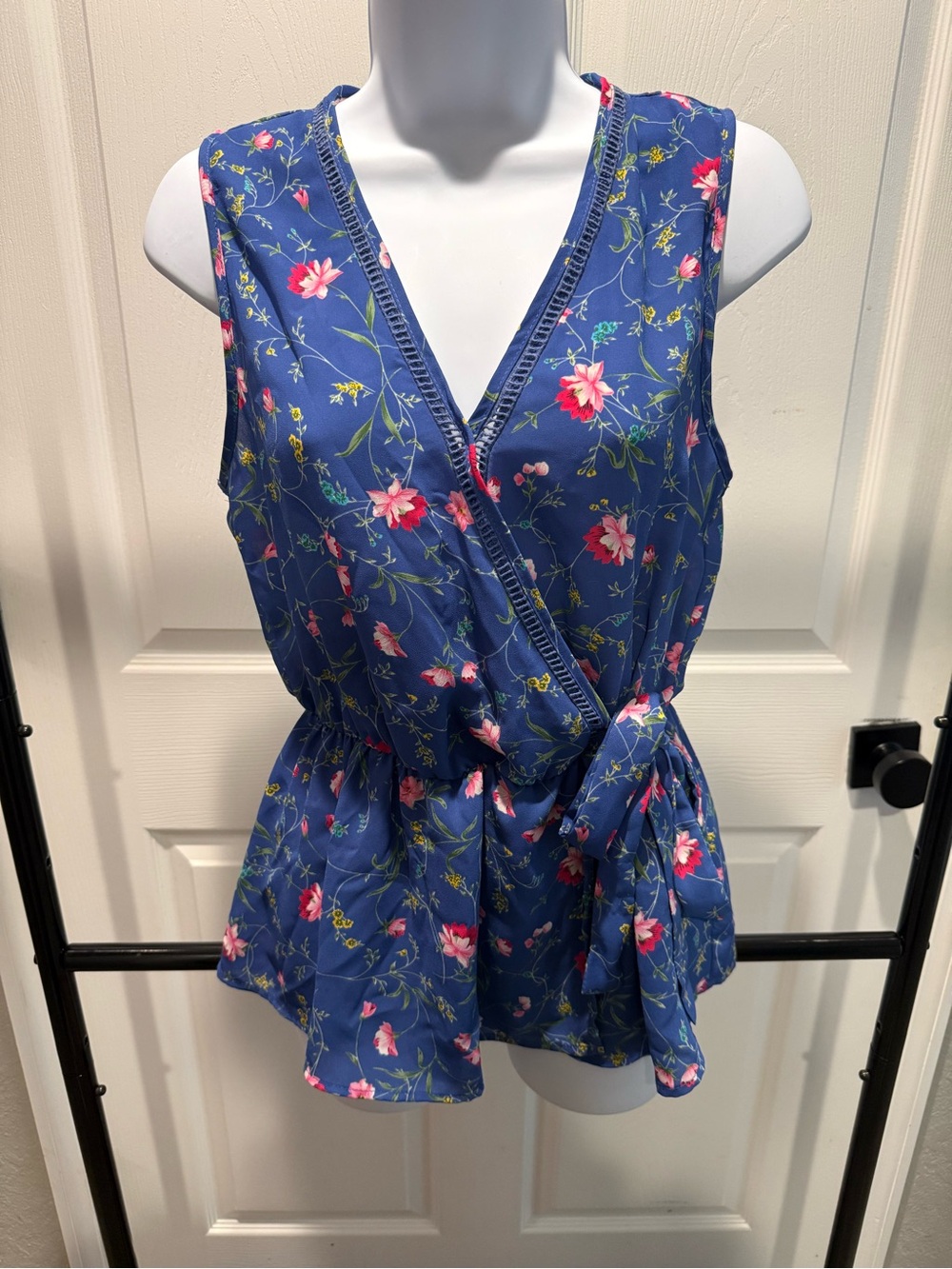 Sleeveless Floral Wrap Peplum Blouse - Blue